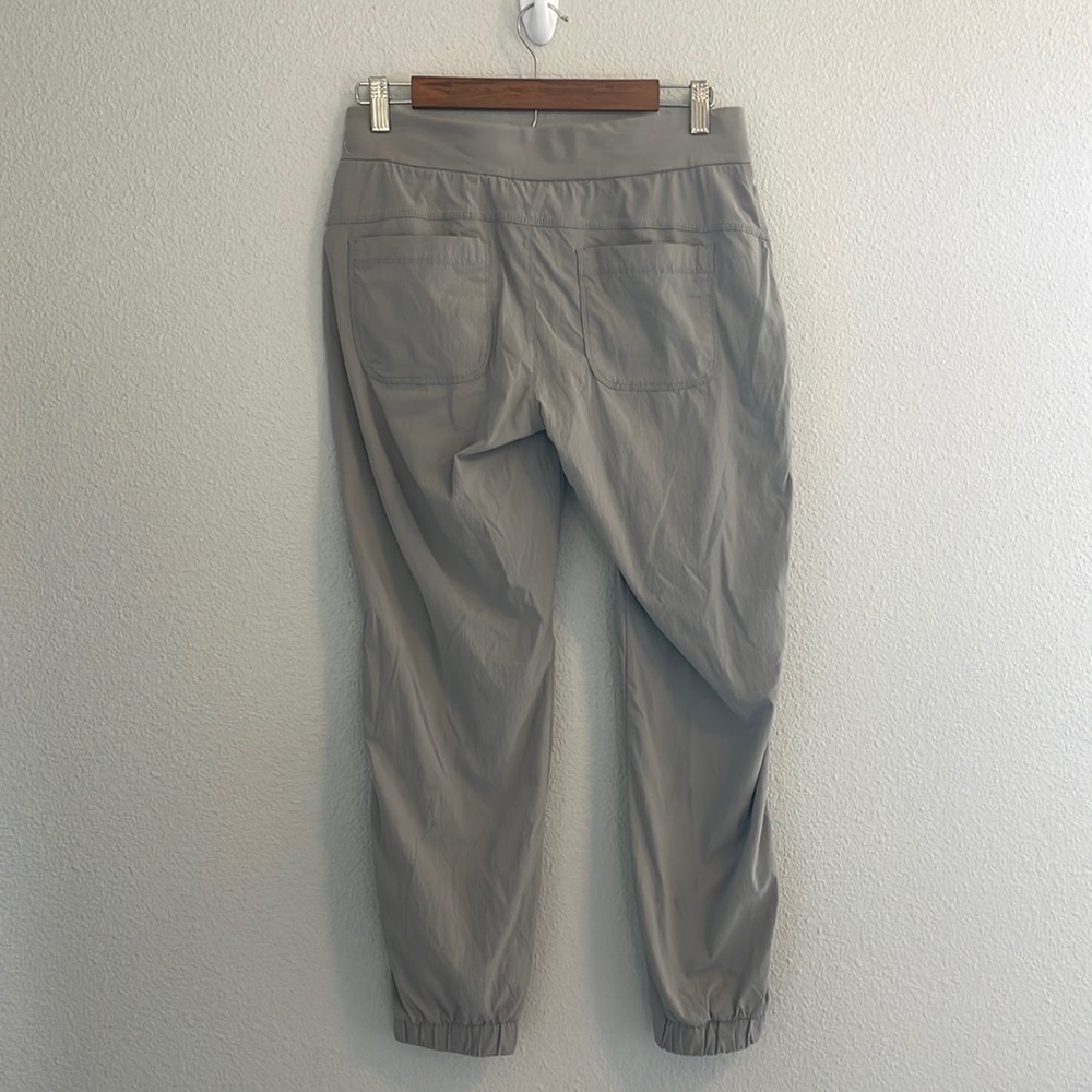 Athleta Light Weight Active Capris - image 8